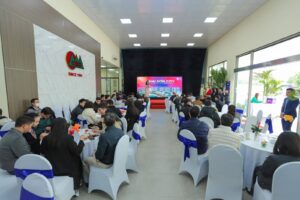 Khách hàng quan tâm tại sự kiện mở bán Khai Sơn City