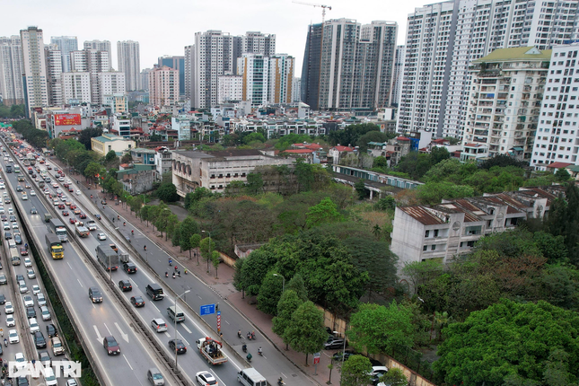 Mật độ chung cư dày đặc tại khu vực nội đô gây áp lực lớn lên hệ thống hạ tầng và cơ sở